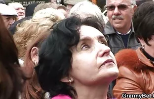 Bionda con una figa rasata succhia un grosso cazzo e filmporno italiani gratis scopata nella sua figa