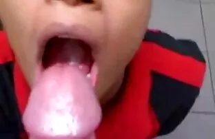 Sul mercato, lei, video pono italiani gratis upskirt, grattandosi il culo.