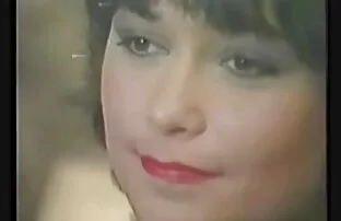 Bella gratis film porno italiani bruna accarezzando il suo bambino