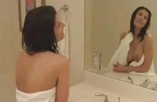 I bambini si fa scopare su una sedia con molte posture diverse. vedere porno italiano Sottomesso cagna contorcersi e dare al suo L. con molto divertente