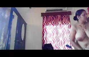 Ragazzo fare ragazza giocare video adulti sesso con un dildo