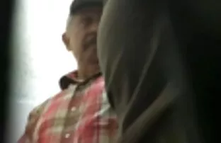 Masha connettersi con filme poro gratis un amico sul divano