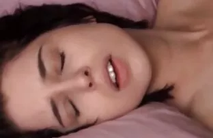 Un buon maschio fries la sua siti di film porno cagna in anale