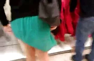 Un uomo infila un cazzo nel culo di una ragazza, capelli castani video hard gratis xxx e il suo cazzo correttamente