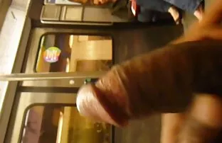 Bloccato un dildo nel film porno con cavalli e cani suo culo amici