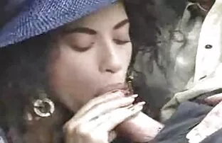 Le ragazze filmati potno la accarezzano nei bassifondi