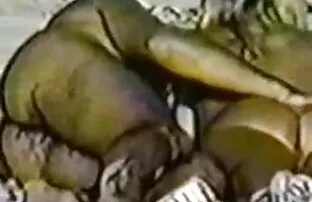 Lisa accarezzando film per adulti gratuiti il pene di un ragazzo con la sua bocca